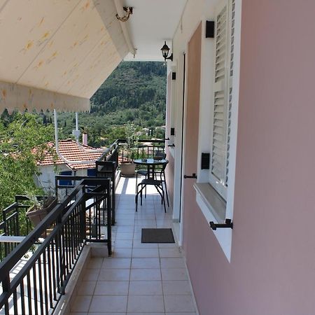 Casa Serena Asprogerakata Luaran gambar
