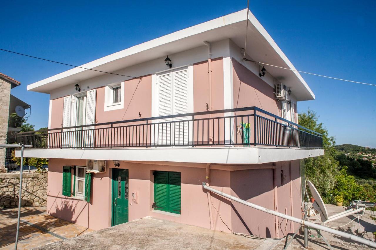 Casa Serena Asprogerakata Luaran gambar