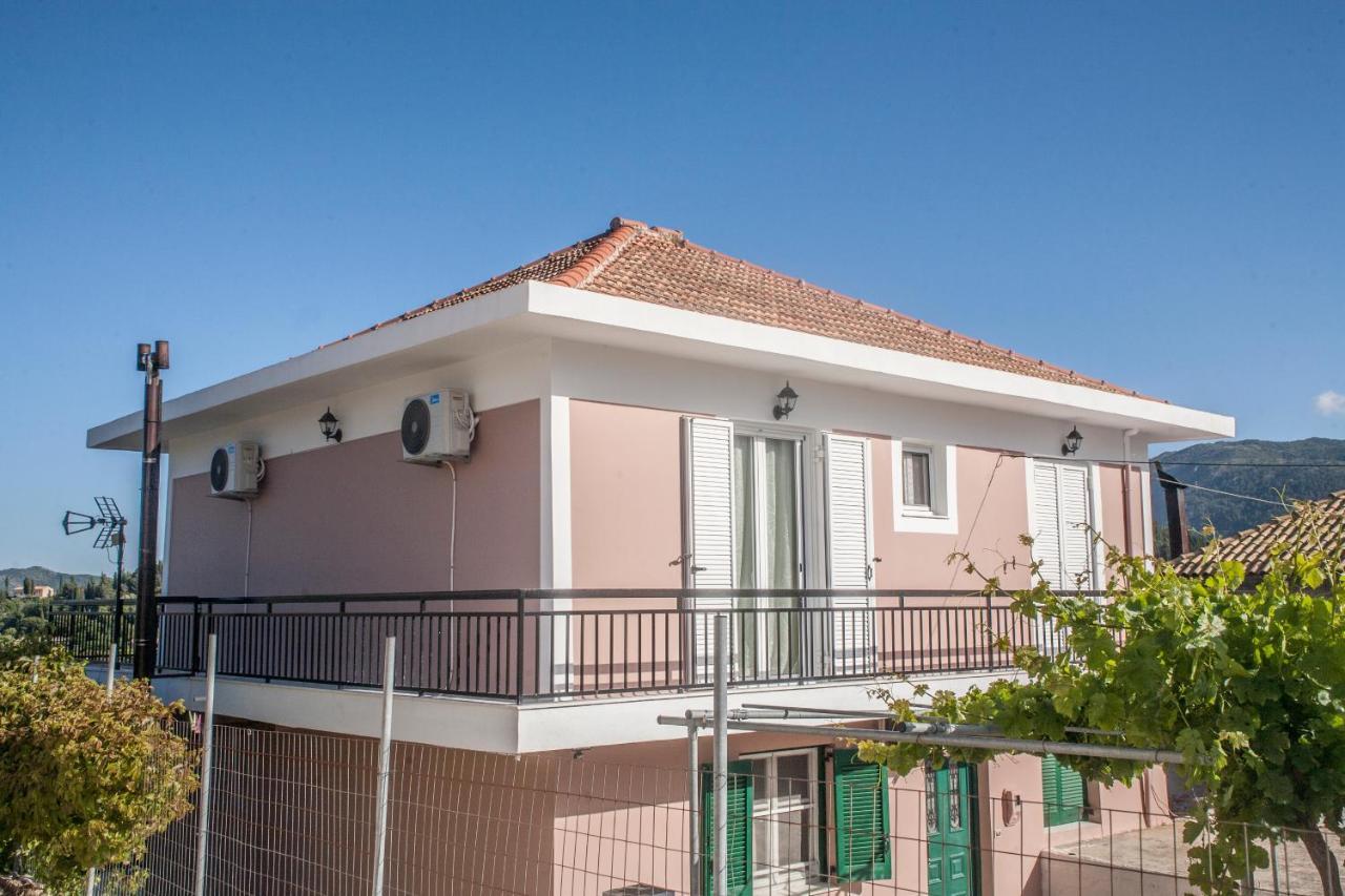 Casa Serena Asprogerakata Luaran gambar