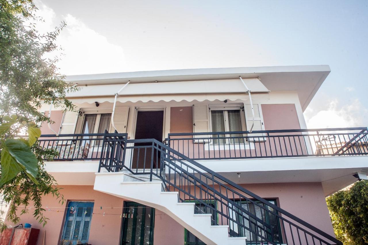 Casa Serena Asprogerakata Luaran gambar