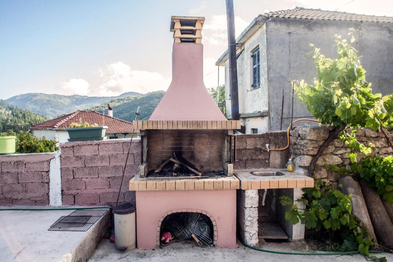 Casa Serena Asprogerakata Luaran gambar