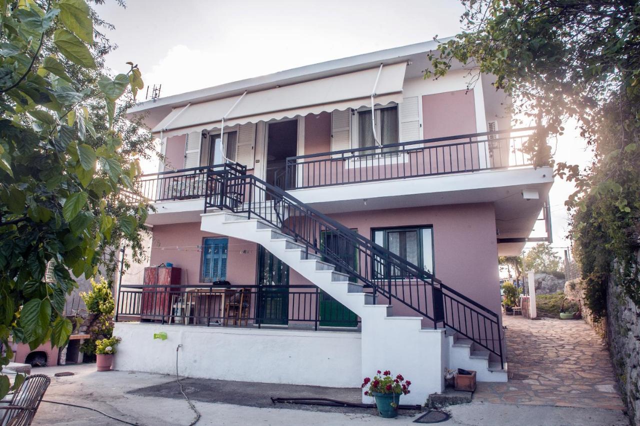 Casa Serena Asprogerakata Luaran gambar