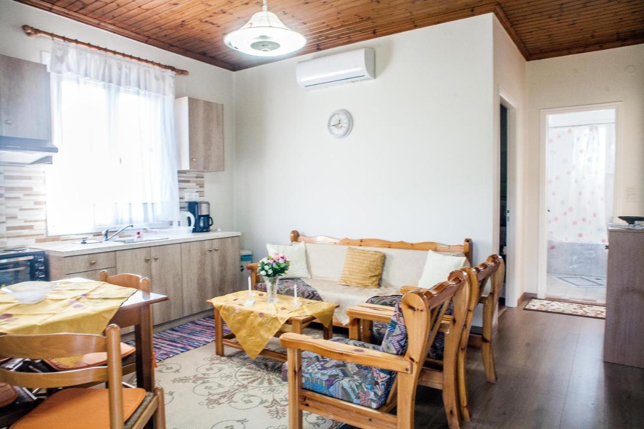 Casa Serena Asprogerakata Luaran gambar