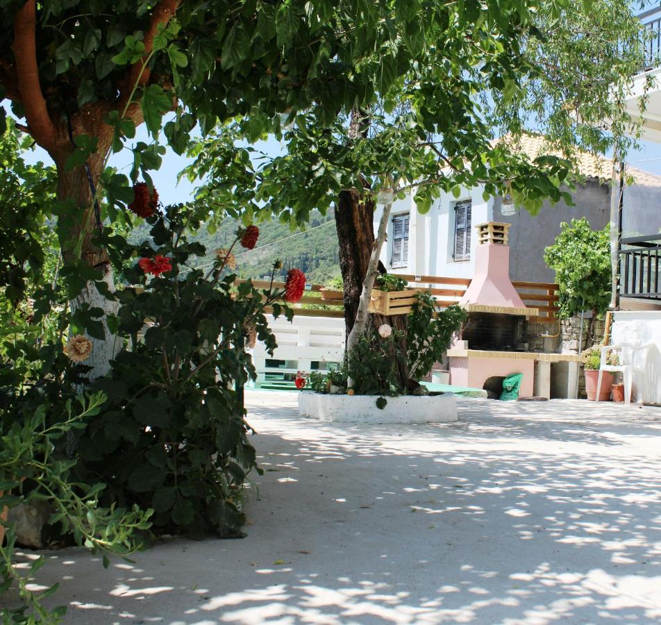 Casa Serena Asprogerakata Luaran gambar